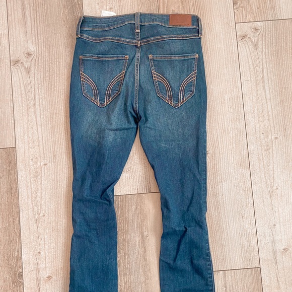 Hollister Ripped Jeans - Picture 2 of 3